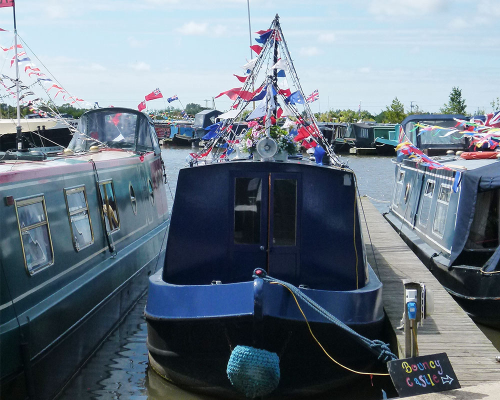 Scarisbrick-Marina-Facilities-Mooring-Longboat-Canal-Boat-Lancashire-Waterways-1000x800